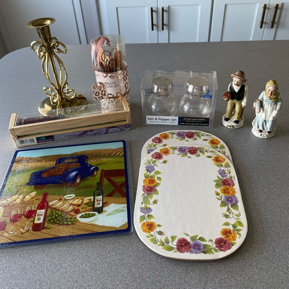 Lot of 9 home goods deco and kitchen bundle